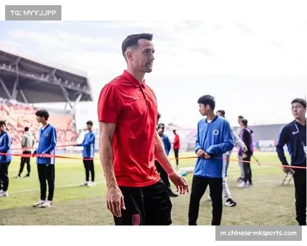 深圳新鹏城补强中场配置 周定洋加盟提升组织能力